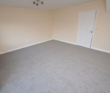 3 Bedroom Semi-Detached House - Photo 6