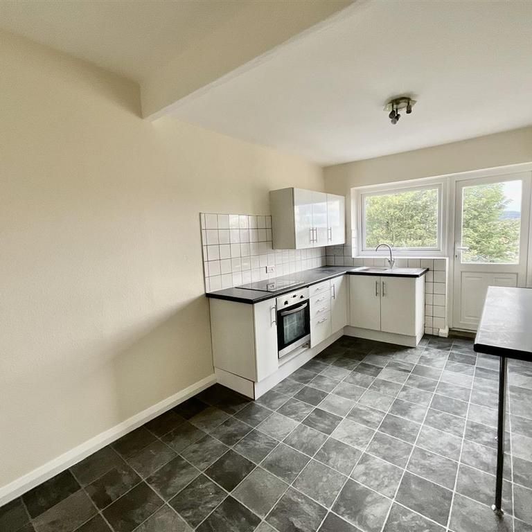 2 bedroom property to rent - Photo 1
