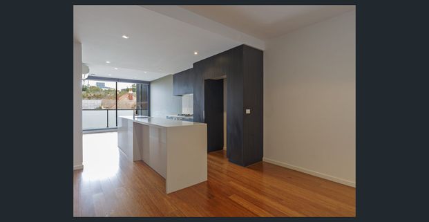 SPACIOUS APARTMENT LIVING IN THE HEART OF HEIDELBERG - Photo 1