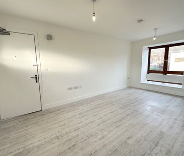 Great Mead, CHIPPENHAM - Photo 4