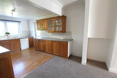 3 bedroom bungalow to rent - Photo 2