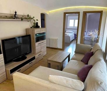 90m² Flat to rent in Porta, Barcelona - Photo 1