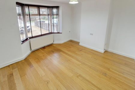 4 bedroom semi-detached house to rent - Photo 2