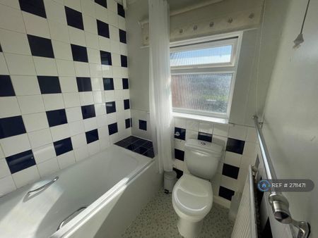 6 bedroom semi-detached house to rent - Photo 5