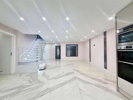 Church Leys, Harlow, CM18 - Photo 3