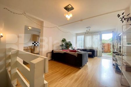 Duplex apartment in Mid-Century development - Photo 2