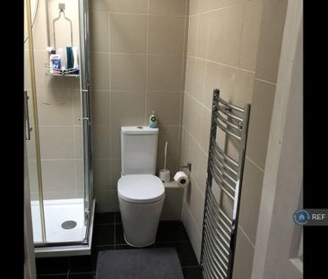 Studio to rent - Photo 6