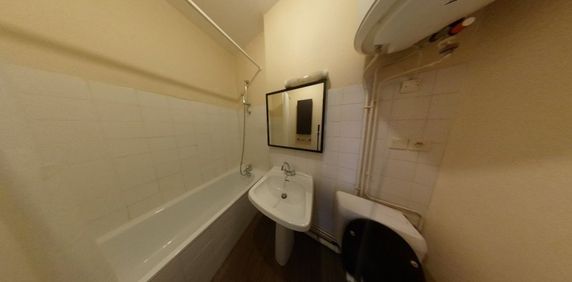 APPARTEMENT T2 A LOUER - LYON 2EME ARRONDISSEMENT - 28.93 m2 - 588 € charges comprises par mois - Photo 2