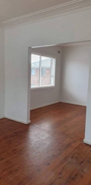 4 BED HOUSE - Photo 1