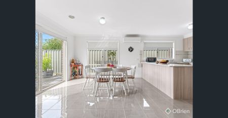 Style & Modern Living - Photo 5