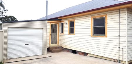 WEST TAMWORTH - Lovely Renovated Three Bedroom Home - Photo 4