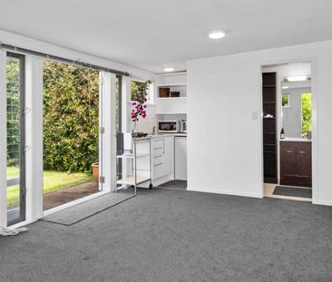 Clean,cozy, convenient! - Photo 1