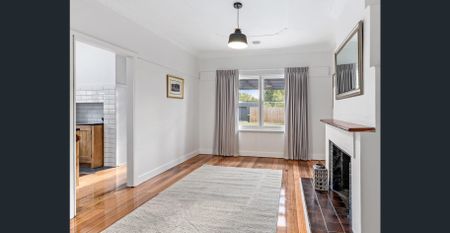 This gorgeous two bedroom house is centrally located, close to shops, transport and the hospital. - Photo 2