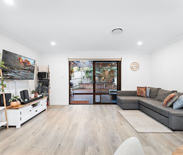 Inviting Entertainer + Walk-to-the-village Convenience - Photo 1