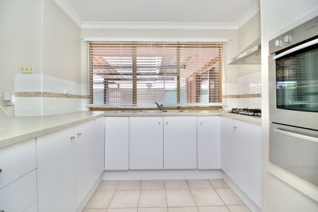 Spacious Coastal Living - Massive Alfresco - Open Friday 7th Feb 4&period;30pm to 4&period;45pm - Photo 3