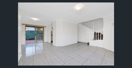 Modern 3-Bedroom Townhouse with Private Entrance & Superb Convenience - Photo 2