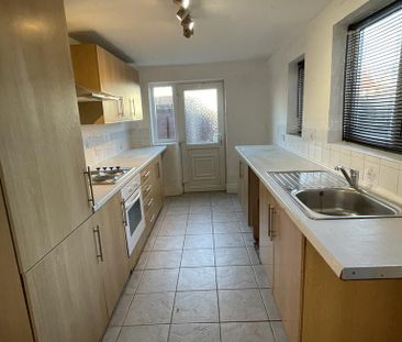 3 bedroom semi-detached house to rent - Photo 5