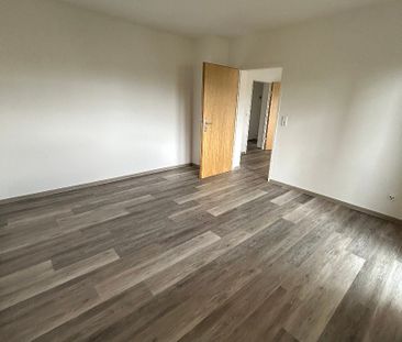 sehr gepflegte Wohnung mit Balkon im 4. OG ohne Aufzug - Photo 1