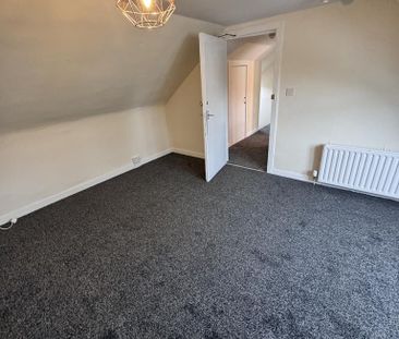 3 bedroom flat to rent - Photo 6