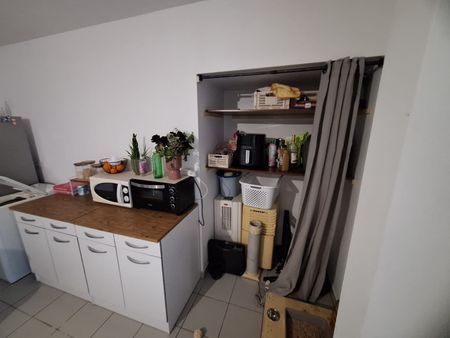 Location Appartement 2 pièces 47m² MARSEILLE 3ème - Photo 3