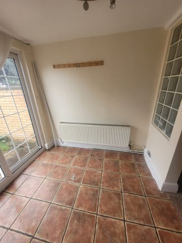 Balmoral Drive, Hayes, UB4 0AA - Photo 2