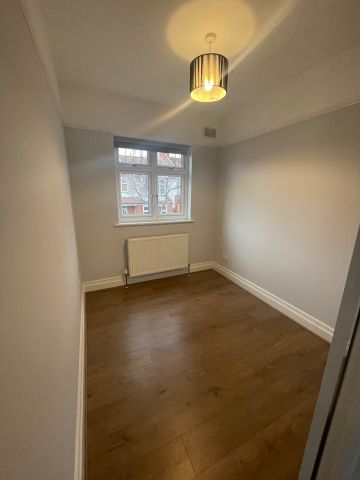 4 Bed Terraced House, Glencairn Road, SW16 - Photo 2