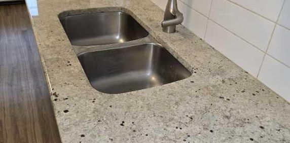 5 1/2 Renove Chauffé, Eau Chaude Entrée Laveuse et Sècheuse Decembre. - Photo 2