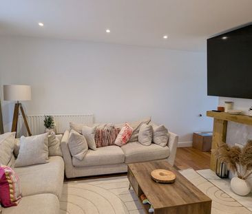 Trumbull Road, Bracknell - Photo 1