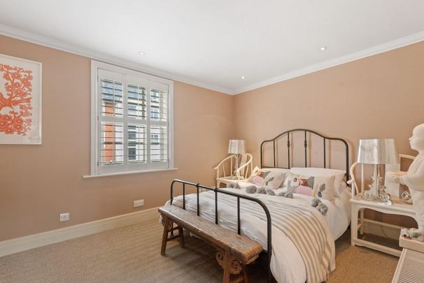 3 bedroom mews to rent - Photo 1