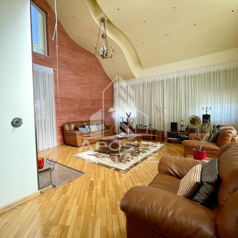 Casă 8 camere, prima inchiriere, 2 garaje, in Braytim - Fotografie 1