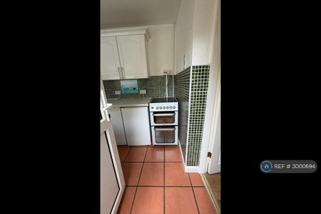 2 bedroom terraced house to rent - Photo 4