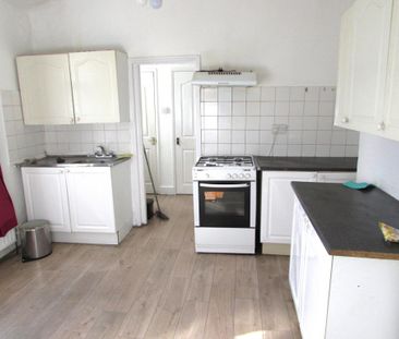 2 bedroom maisonette to rent - Photo 2