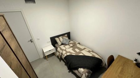 Room in a shared 4-bedroom apartment for rent in la Florida, bills included, suitable for professionals and students - Photo 5