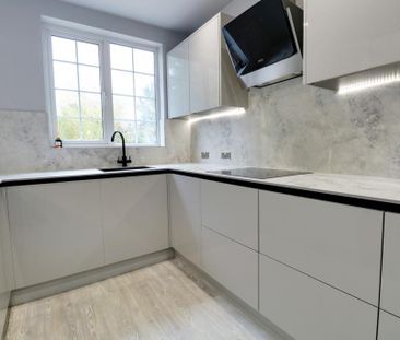 3 bedroom semi-detached house to rent - Photo 4