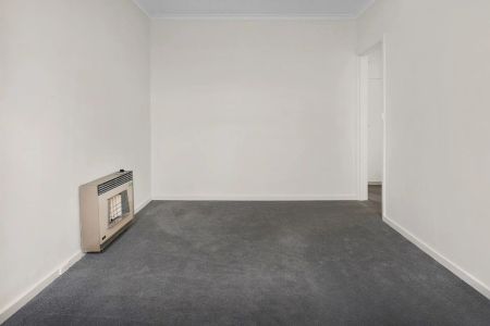 Boutique Park-Side Living in Prestigious St Kilda Hill - Photo 5