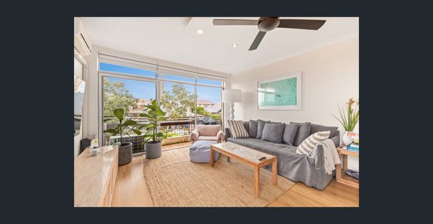 A Sunlit Designer Beachside Apartment, Laidback Living In Bronte With Parking And Storeroom - Photo 1