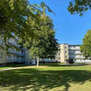 Modernisierte 2 2/2 Zimmer Wohnung mit Balkon zu vermieten! - Photo 2