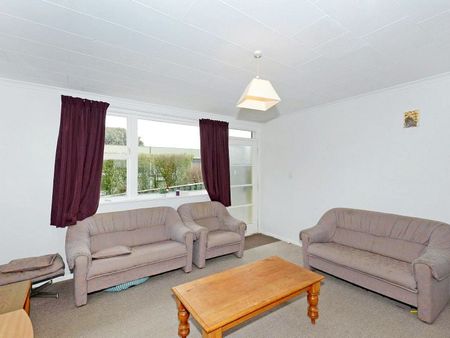 CLOUSTON PARK 2 BEDROOM - Photo 3