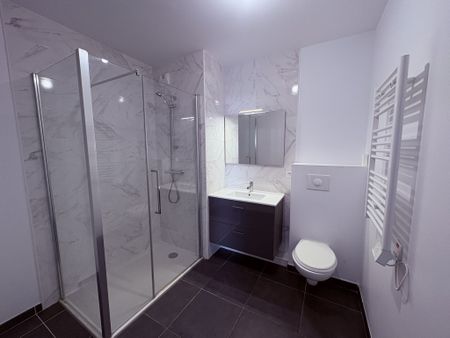 Location Appartement 4 pièces 79m² NICE 06200 - Photo 4