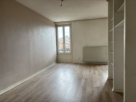 Location Appartement 3 pièces 83m² CHARLIEU 42190 - Photo 1