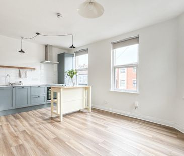 2 bedroom Flat To Let - Photo 4