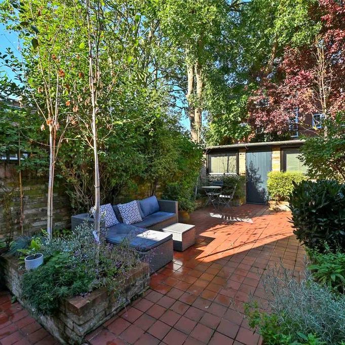 4 bedroom terraced house to rent - Photo 1