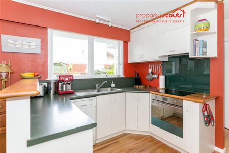 Lovely family home - Photo 2