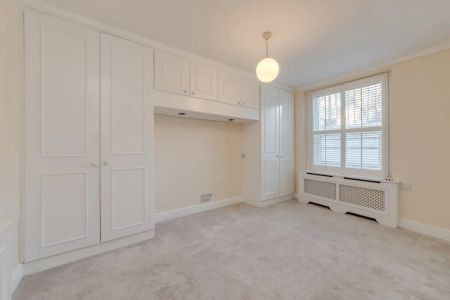 3 bedroom maisonette in London - Photo 5