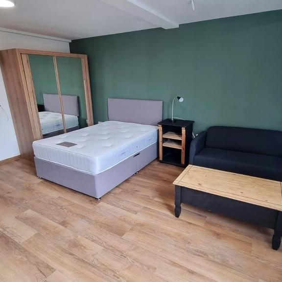 1 bedroom private hall to rent - Photo 1