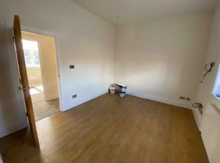 3 bedroom apartment to rent - Photo 3