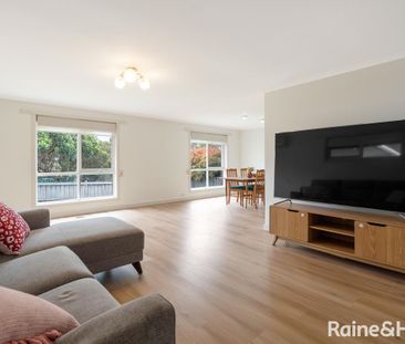 Fresh, Light-Filled Ease with Everyday Convenience - Photo 2