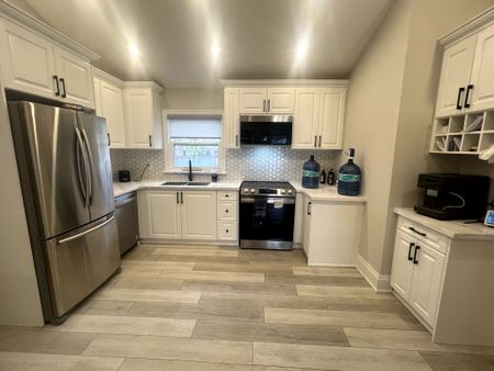 For Lease - 1280 Coric Avenue, Burlington, Ontario - Photo 3