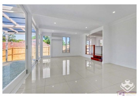 Large Family Home in Quiet Area - Photo 1