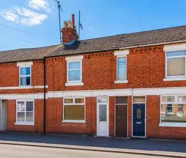 2 bed House - Mid Terrace To Let - Photo 1